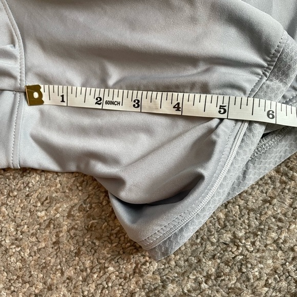 Men’s Under Armour light grey shorts. Size XXL - Picture 5 of 5